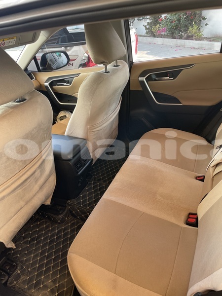 Big with watermark toyota rav4 masqat madinat qabus 7555