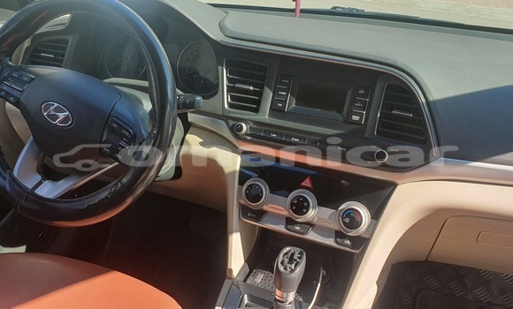 Buy Used Hyundai Elantra Silver Car in Wadi Al Kabir in Masqat Buy Used Hyundai Elantra Silver Car in Wadi Al Kabir in Masqat