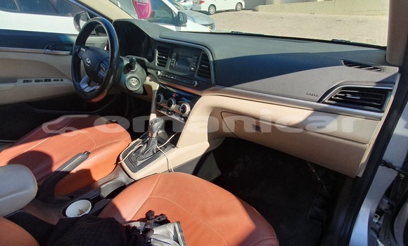 Buy Used Hyundai Elantra Silver Car in Wadi Al Kabir in Masqat Buy Used Hyundai Elantra Silver Car in Wadi Al Kabir in Masqat