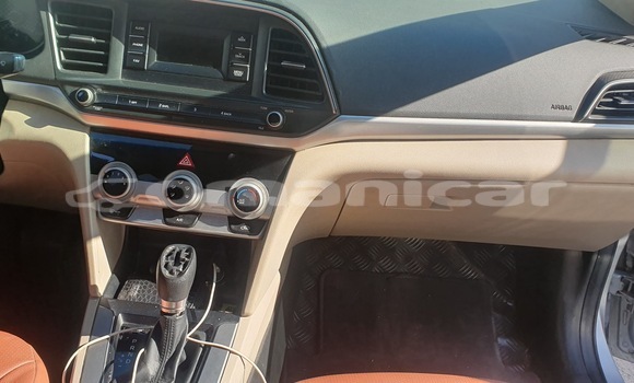 Buy Used Hyundai Elantra Silver Car in Wadi Al Kabir in Masqat Buy Used Hyundai Elantra Silver Car in Wadi Al Kabir in Masqat