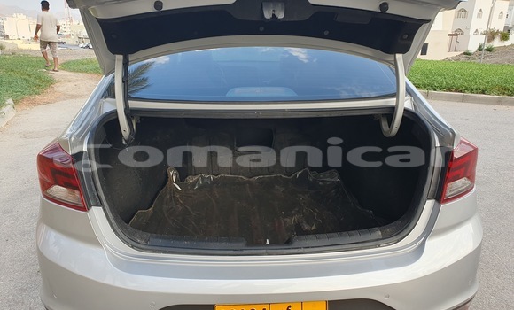 Buy Used Hyundai Elantra Silver Car in Wadi Al Kabir in Masqat Buy Used Hyundai Elantra Silver Car in Wadi Al Kabir in Masqat