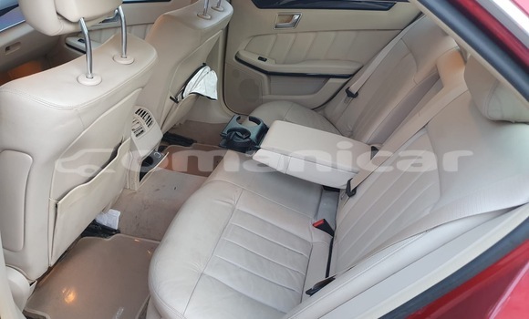 Buy Used Mercedes-Benz E–Class Red Car in Wadi Al Kabir in Masqat Buy Used Mercedes-Benz E–Class Red Car in Wadi Al Kabir in Masqat
