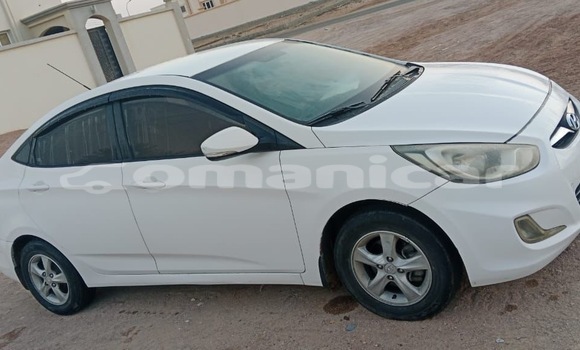 Buy Used Hyundai Accent White Car in Sur in ash-Sharqiyah Buy Used Hyundai Accent White Car in Sur in ash-Sharqiyah