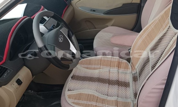 Buy Used Hyundai Accent White Car in Sur in ash-Sharqiyah Buy Used Hyundai Accent White Car in Sur in ash-Sharqiyah