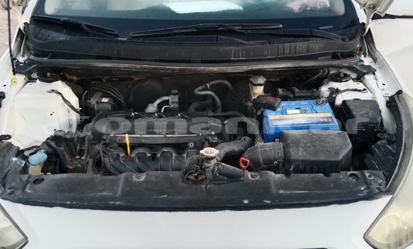 Buy Used Hyundai Accent White Car in Sur in ash-Sharqiyah Buy Used Hyundai Accent White Car in Sur in ash-Sharqiyah