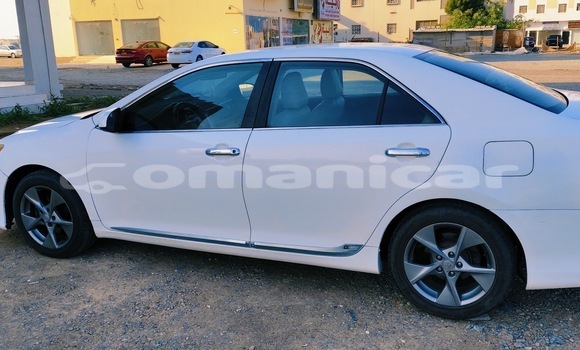 Buy Used Toyota Camry White Car in Suhar in al-Batinah Buy Used Toyota Camry White Car in Suhar in al-Batinah