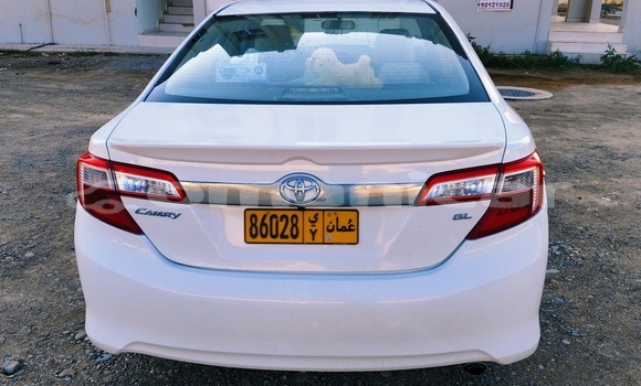Buy Used Toyota Camry White Car in Suhar in al-Batinah Buy Used Toyota Camry White Car in Suhar in al-Batinah