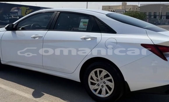Buy Used Hyundai Elantra White Car in Azaiba in Masqat Buy Used Hyundai Elantra White Car in Azaiba in Masqat