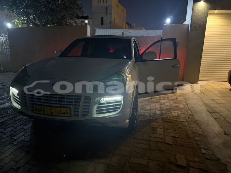 Big with watermark porsche cayenne masqat muscat 7577