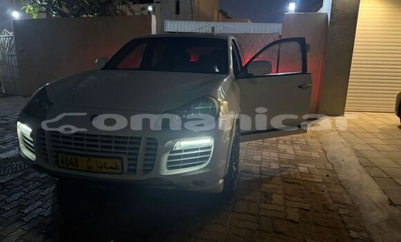 Buy Used Porsche Cayenne White Car in Muscat in Masqat Buy Used Porsche Cayenne White Car in Muscat in Masqat