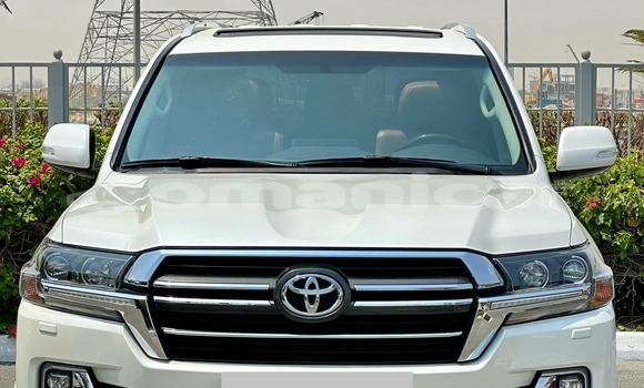 Buy Used Toyota Land Cruiser White Car in Masqat in Masqat Buy Used Toyota Land Cruiser White Car in Masqat in Masqat