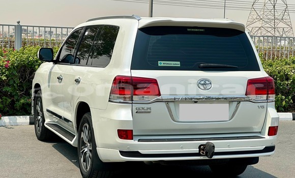 Buy Used Toyota Land Cruiser White Car in Masqat in Masqat Buy Used Toyota Land Cruiser White Car in Masqat in Masqat