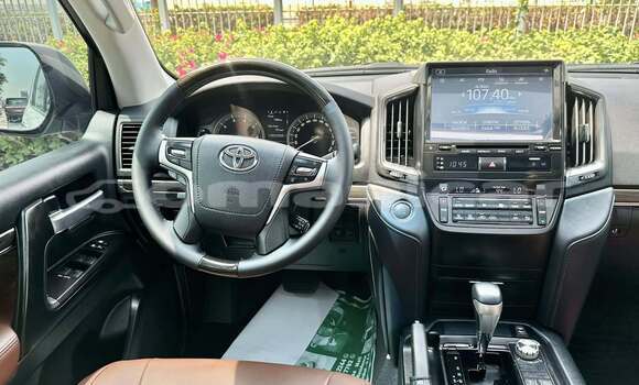 Buy Used Toyota Land Cruiser White Car in Masqat in Masqat Buy Used Toyota Land Cruiser White Car in Masqat in Masqat