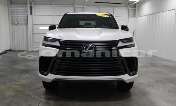 Buy Used Lexus LX White Car in Madinat Qabus in Masqat Buy Used Lexus LX White Car in Madinat Qabus in Masqat