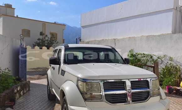 Buy Used Dodge Nitro White Car in Muscat in Masqat Buy Used Dodge Nitro White Car in Muscat in Masqat