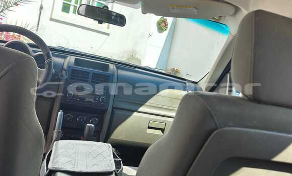 Buy Used Dodge Nitro White Car in Muscat in Masqat Buy Used Dodge Nitro White Car in Muscat in Masqat