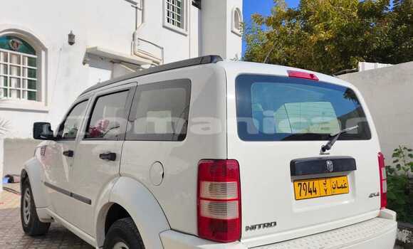 Buy Used Dodge Nitro White Car in Muscat in Masqat Buy Used Dodge Nitro White Car in Muscat in Masqat