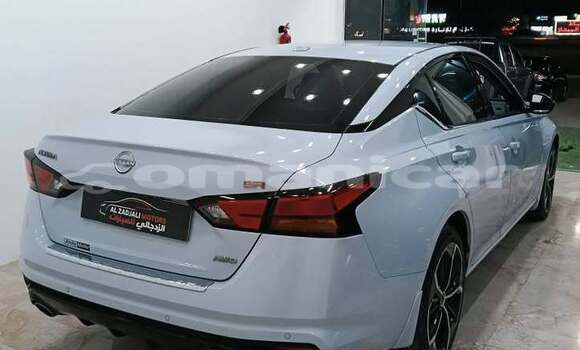 Buy Used Nissan Altima White Car in as–Sib in Masqat Buy Used Nissan Altima White Car in as–Sib in Masqat