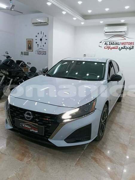 Big with watermark nissan altima masqat as sib 7632