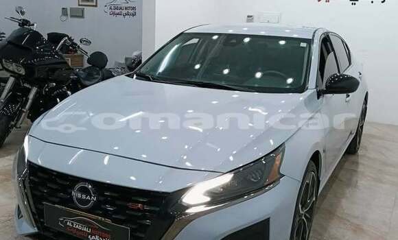 Buy Used Nissan Altima White Car in as–Sib in Masqat Buy Used Nissan Altima White Car in as–Sib in Masqat