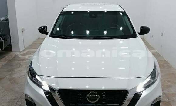 Buy Used Nissan Altima White Car in al–Masna'ah in al-Batinah Buy Used Nissan Altima White Car in al–Masna'ah in al-Batinah
