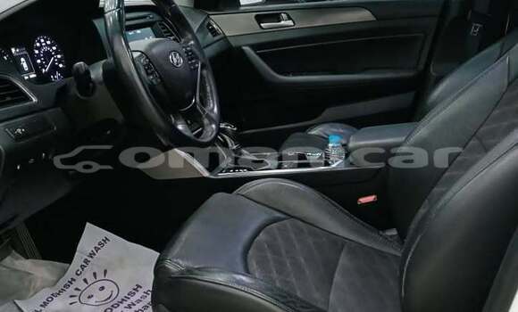 Buy Used Hyundai Sonata White Car in Al khuwair in al-Batinah Buy Used Hyundai Sonata White Car in Al khuwair in al-Batinah