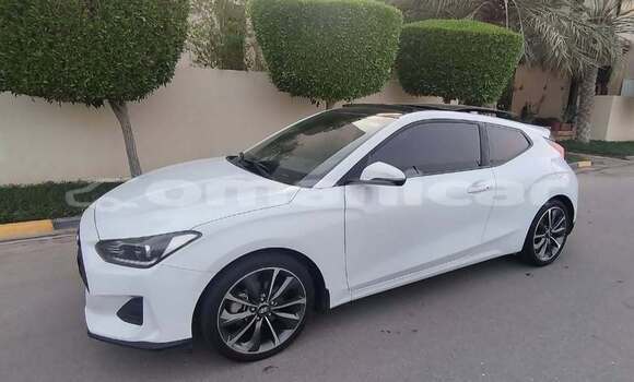 Buy Used Hyundai Veloster White Car in al–Masna'ah in al-Batinah Buy Used Hyundai Veloster White Car in al–Masna'ah in al-Batinah