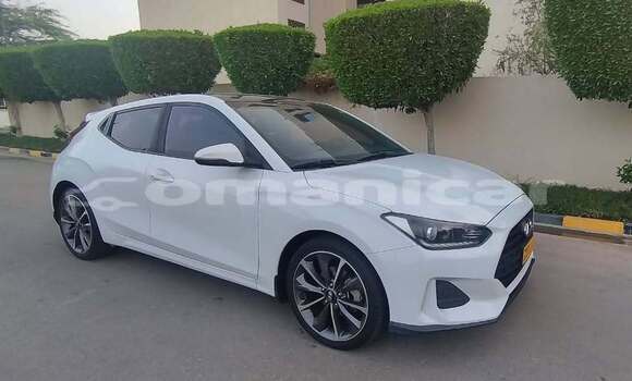 Buy Used Hyundai Veloster White Car in al–Masna'ah in al-Batinah Buy Used Hyundai Veloster White Car in al–Masna'ah in al-Batinah
