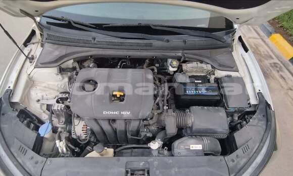 Buy Used Hyundai Veloster White Car in al–Masna'ah in al-Batinah Buy Used Hyundai Veloster White Car in al–Masna'ah in al-Batinah