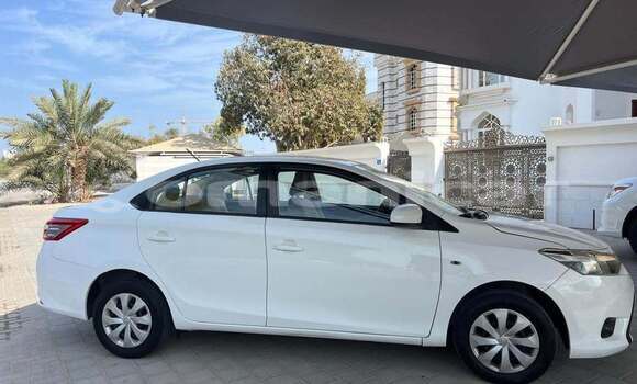 Buy Used Toyota Yaris White Car in al–Masna'ah in al-Batinah Buy Used Toyota Yaris White Car in al–Masna'ah in al-Batinah
