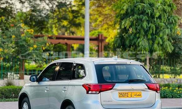 Buy Used Mitsubishi Outlander White Car in al–Masna'ah in al-Batinah Buy Used Mitsubishi Outlander White Car in al–Masna'ah in al-Batinah