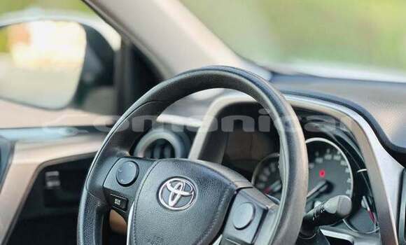 Buy Used Toyota RAV4 White Car in al–Masna'ah in al-Batinah Buy Used Toyota RAV4 White Car in al–Masna'ah in al-Batinah