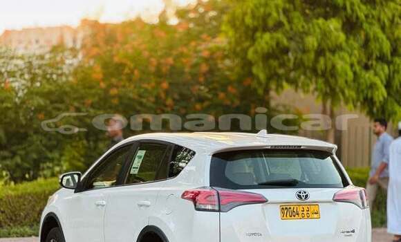 Buy Used Toyota RAV4 White Car in al–Masna'ah in al-Batinah Buy Used Toyota RAV4 White Car in al–Masna'ah in al-Batinah