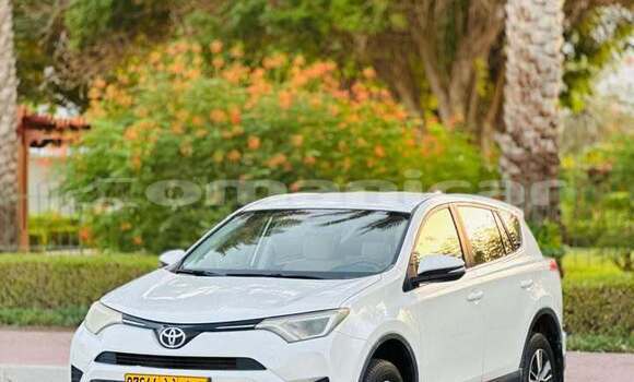 Buy Used Toyota RAV4 White Car in al–Masna'ah in al-Batinah Buy Used Toyota RAV4 White Car in al–Masna'ah in al-Batinah