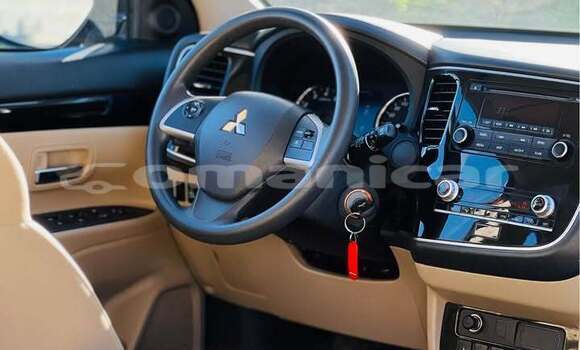 Buy Used Mitsubishi Outlander Other Car in Bawshar in Masqat Buy Used Mitsubishi Outlander Other Car in Bawshar in Masqat