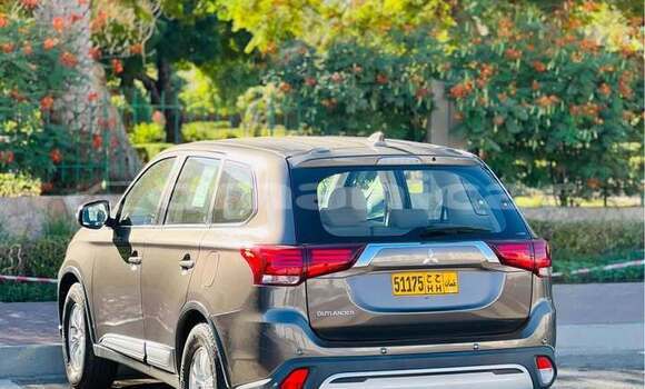 Buy Used Mitsubishi Outlander Other Car in Bawshar in Masqat Buy Used Mitsubishi Outlander Other Car in Bawshar in Masqat