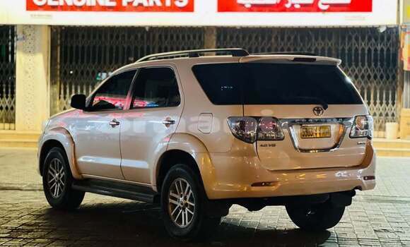 Buy Used Toyota Fortuner White Car in al–Khaburah in al-Batinah Buy Used Toyota Fortuner White Car in al–Khaburah in al-Batinah