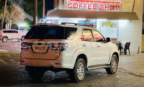 Buy Used Toyota Fortuner White Car in al–Khaburah in al-Batinah Buy Used Toyota Fortuner White Car in al–Khaburah in al-Batinah