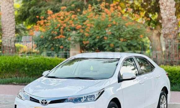 Buy Used Toyota Corolla White Car in al–Masna'ah in al-Batinah