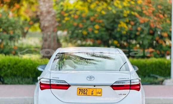 Buy Used Toyota Corolla White Car in al–Masna'ah in al-Batinah Buy Used Toyota Corolla White Car in al–Masna'ah in al-Batinah