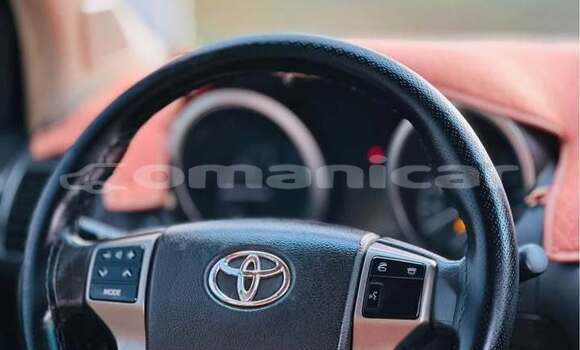 Buy Used Toyota Prado White Car in Azaiba in Masqat Buy Used Toyota Prado White Car in Azaiba in Masqat