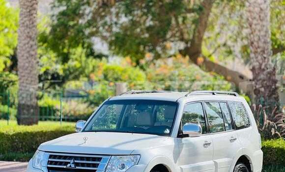 Buy Used Mitsubishi Pajero White Car in Azaiba in Masqat Buy Used Mitsubishi Pajero White Car in Azaiba in Masqat