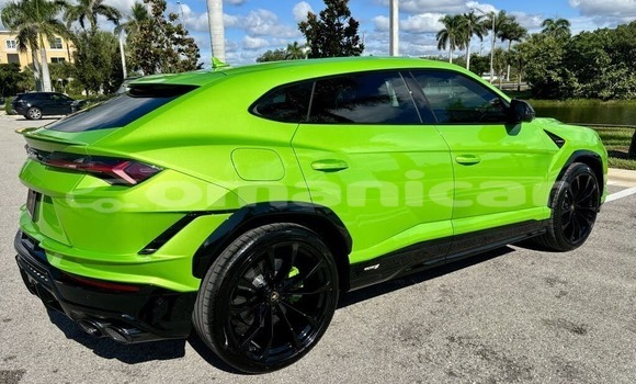 Buy Used Lamborghini Urus Green Car in Masqat in Masqat Buy Used Lamborghini Urus Green Car in Masqat in Masqat