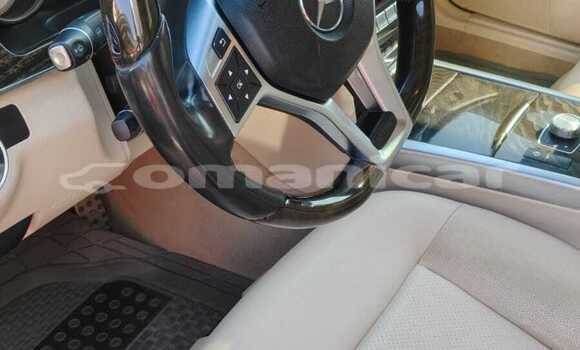Buy Used Mercedes Viano Red Car in Muscat in Masqat Buy Used Mercedes Viano Red Car in Muscat in Masqat