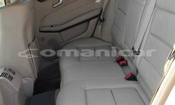 Buy Used Mercedes Viano Red Car in Muscat in Masqat Buy Used Mercedes Viano Red Car in Muscat in Masqat