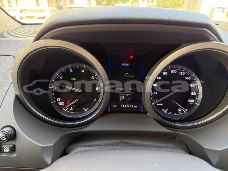 Big with watermark toyota prado masqat muscat 7712