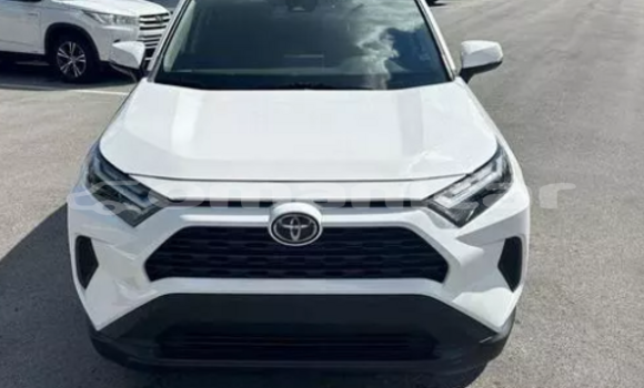 Buy Used Toyota RAV4 White Car in Masqat in Masqat