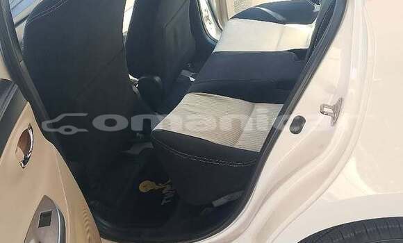 Buy Used Toyota Yaris White Car in ar–Rustaq in al-Batinah Buy Used Toyota Yaris White Car in ar–Rustaq in al-Batinah