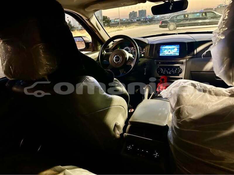 Big with watermark jeep cherokee al batinah al khuwair 7723