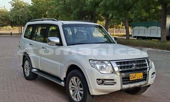 Buy Used Mitsubishi Pajero White Car in Muscat in Masqat